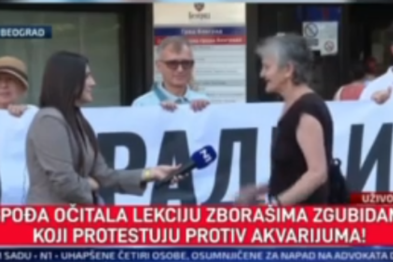 Pukli kao zvečka! Baka razmontirala blokadere pred kamerama, odgovor ih potpuno zatekao (VIDEO)