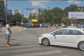 Totalni fijasko blokadera! Hteli da zaustave grad, na raskrsnici ostala tek šačica ljudi (VIDEO)