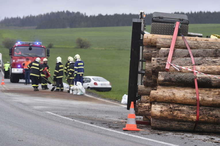 Tragedija na ulazu u Gadžin Han: Žena poginula, među povređenima i deca!