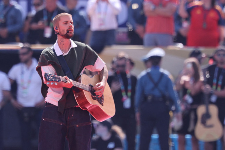 Pokidali pred milionima: Ove zvezde napravile spektakl na prvom "halftime showu" u istoriji finala! (FOTO/VIDEO)