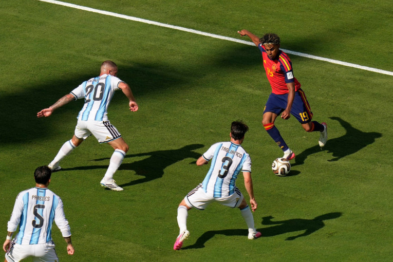Španija - Argentina: Gaučosi odolevaju, ali u produžetke ulaze sa igračem manje (FOTO)