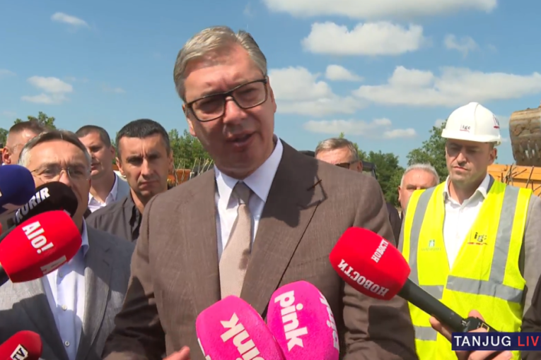 Vučić obilazi radove na mostu preko Velike Morave: Gotovo 60 godina traje borba da se izgradi prelaz, ovo je od strateškog značaja