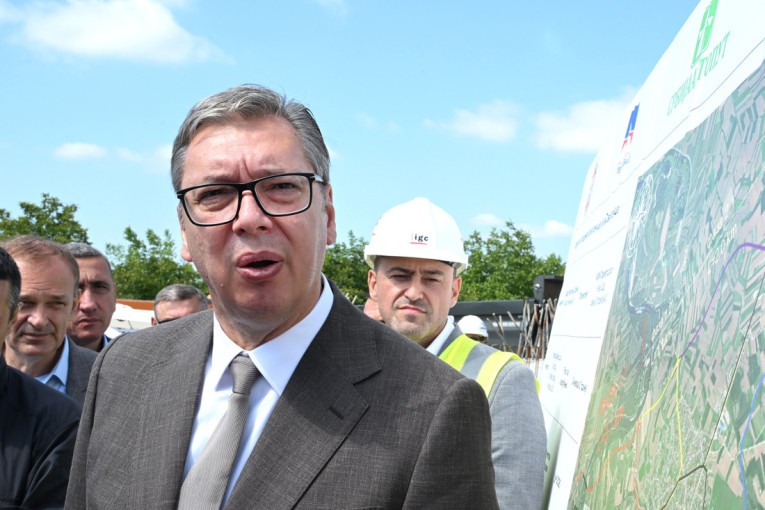 "Dok sam nešto u državi, neću dati da se to ugasi" Vučić najavio veliki projekat i subvencije: "Oni nisu kritična masa, već divni ljudi"