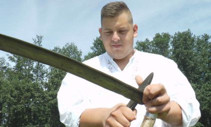 Njegovi vršnjaci idu u teretanu, a on kosi livade! Vuk peti put pokorio Rajac
