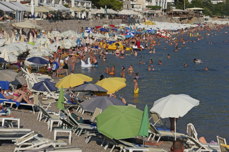 Haos na Halkidikiju! Potonuo čamac sa turistima!