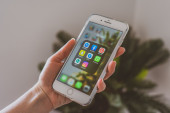WhatsApp uvodi važnu promenu za korisnike iPhone-a: Bez jedne stvari aplikacija više neće raditi