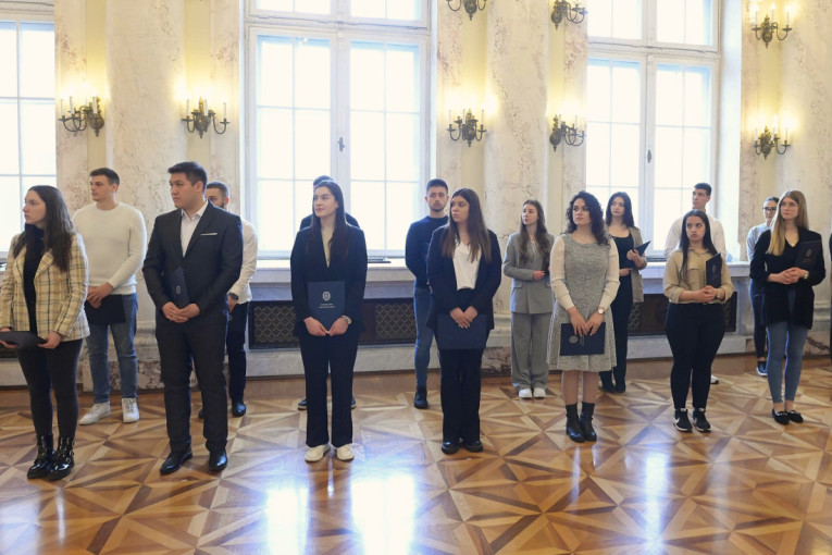 Ministarstvo odbrane daje stipendije do 60.000 dinara: Raspisan konkurs za 49 studenata