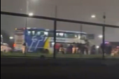 Horor posle utakmice: Navijači pucali na autobus sa protivnicima, dvojica ranjena! (VIDEO)