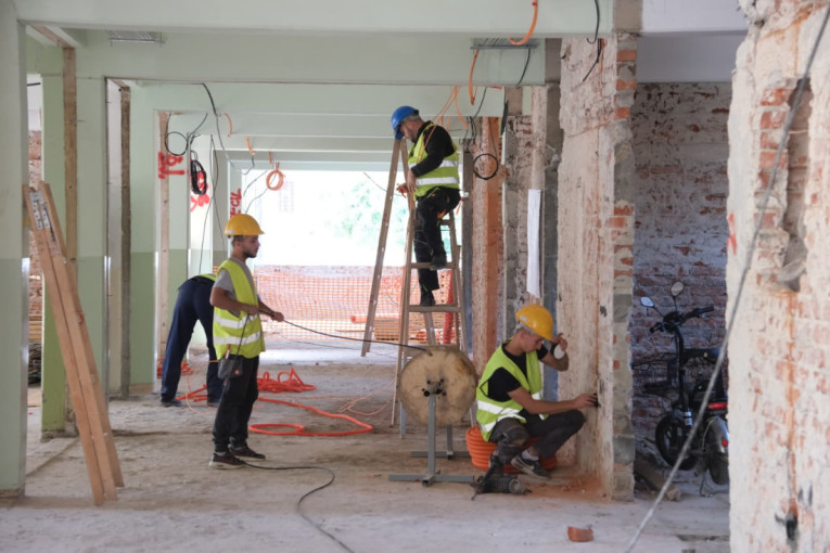 Leskovac dobija jedan od najmodernijih dečjih dispanzera: Investicija od 656 miliona, na rekonstrukciju se čekalo šest ipo decenija (FOTO)