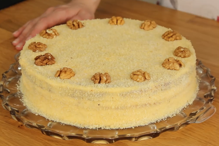 Recept dana: Ruska torta sa sedam tankih kora i filom nežnim poput pene