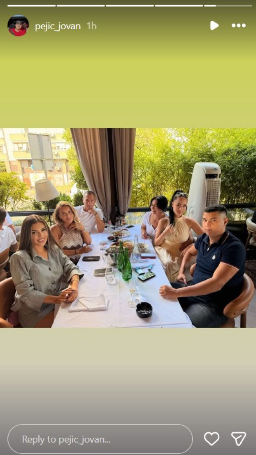 Zlata Petrović okupila najmilije: Uživa sa sinovima, unukom, ali i snajkom Enom (FOTO)