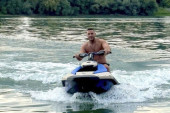 Izašao iz “Elite” pa se skinuo: Anđelo pokazao mišiće, a poruka otkriva šta je jedva čekao! (FOTO)