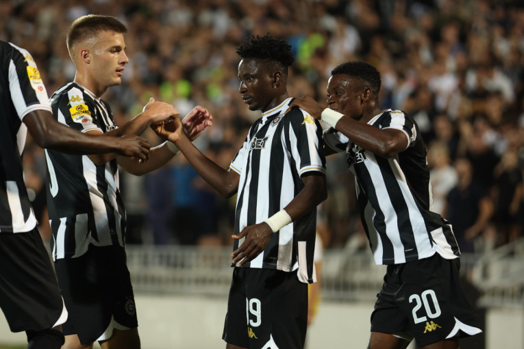 Partizan - Una Štrasen: Crno-beli brzo stigli do 2:0, Zubairu je "umešan" u oba gola (FOTO/VIDEO)