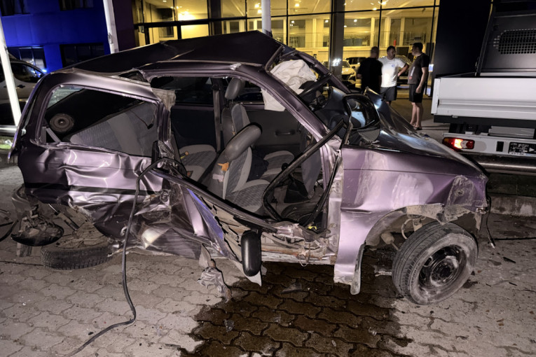 Stravičan sudar na Ibarskoj magistrali: Automobil smrskan do neprepoznatljivosti, među teško povređenima i tinejdžer (FOTO)