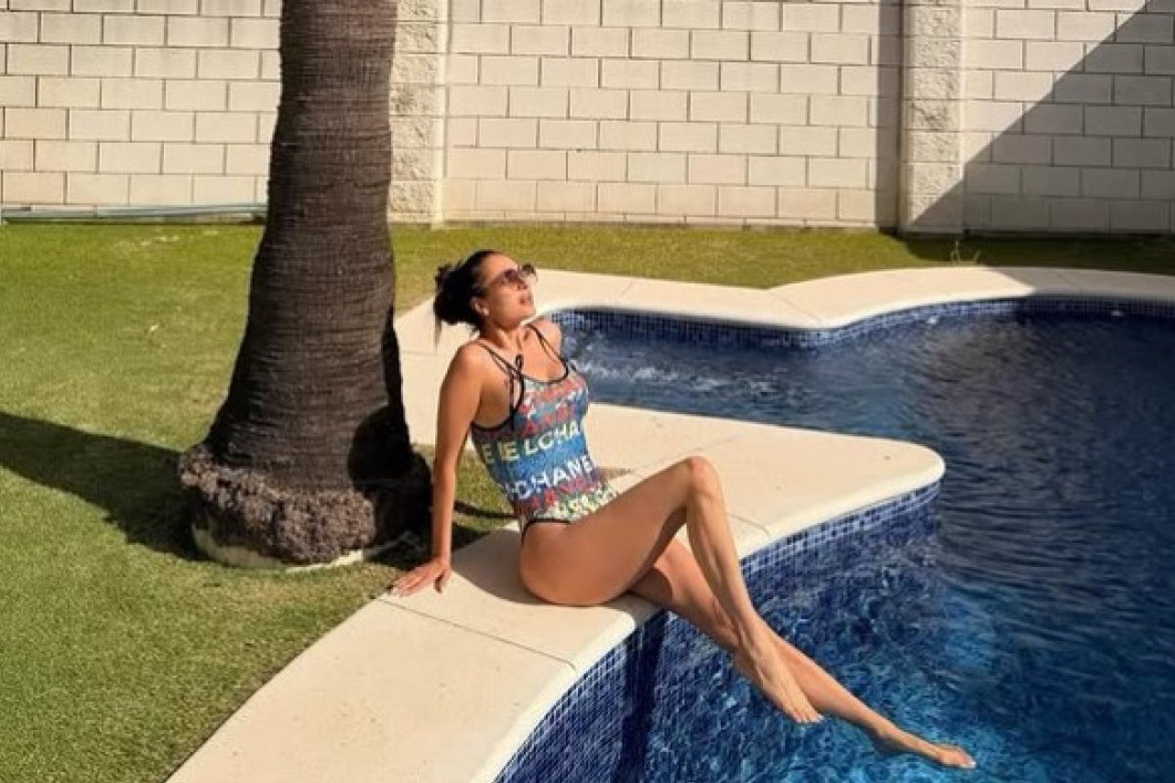 Ceca uživa kod ćerke i zeta u Sevilji: Pozirala u bikiniju, Anastasija odmah reagovala!