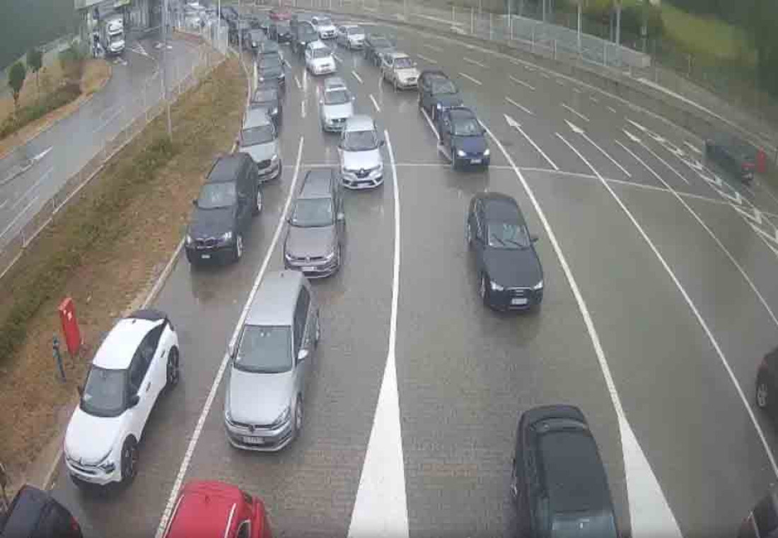 Očaj na granici: Opsadno stanje, svugde kolone vozila (FOTO)