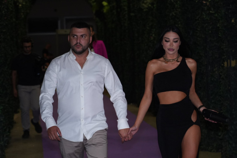 "Zovem policiju!" Asminova majka besna posle drame sina sa Majom! Oglasila se i starleta uvredama