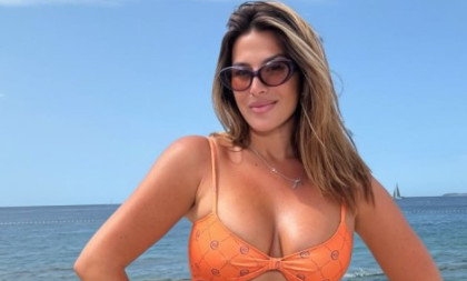 Ena Popov objavila vruće fotke sa jahte: Pokazala telo na pragu pete decenije (FOTO)