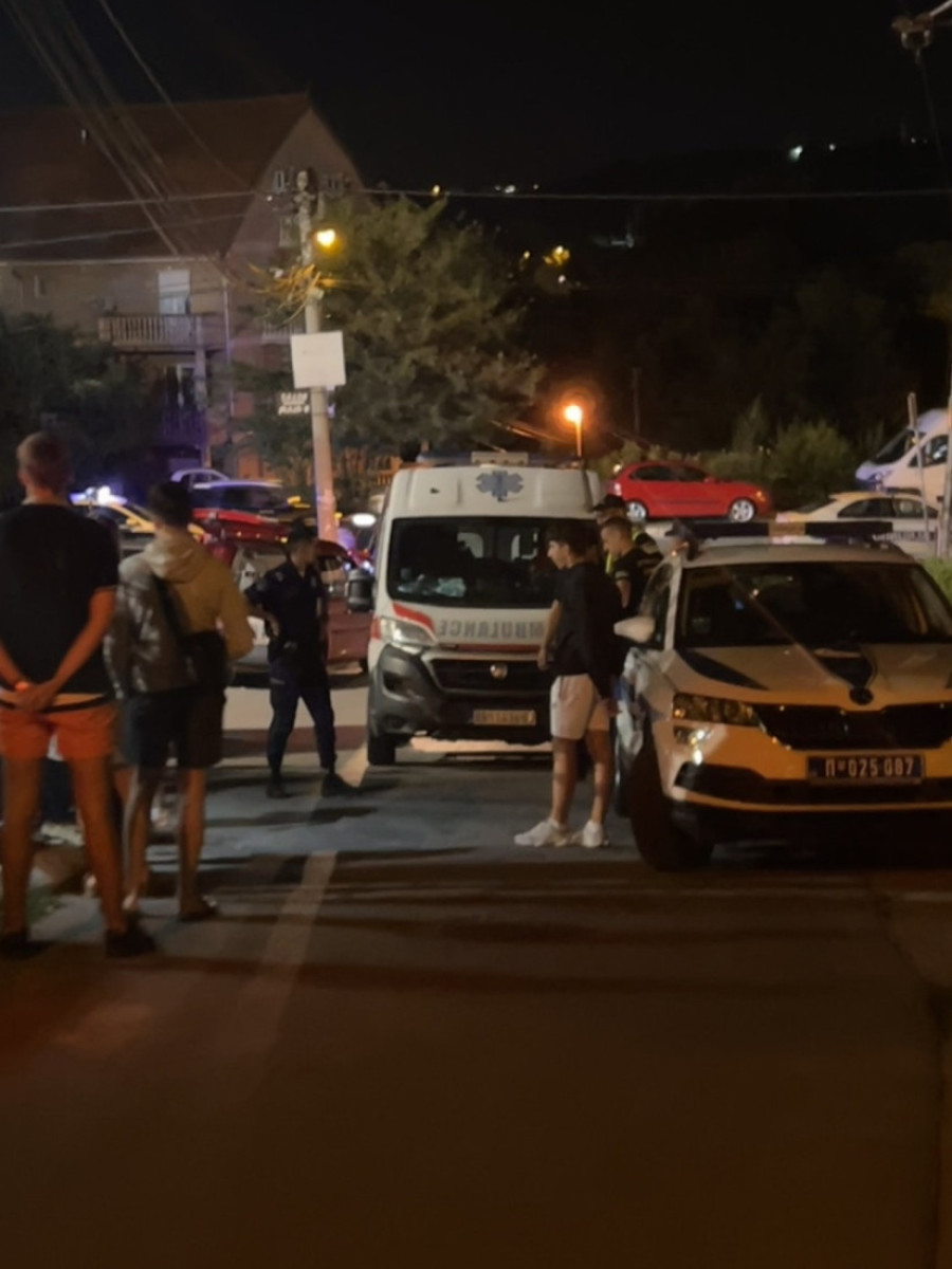 Novi detalji i fotografije pucnjave u Rakovici! Otkrivamo identitet ranjenog mladića (21), evo šta se desilo! (FOTO)