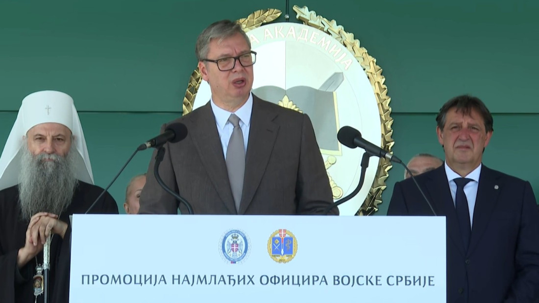 "Armija nam je neuporedivo snažnija, naučili smo gorke lekcije iz istorije": Jaka Vučićeva poruka na promociji najmlađih oficira Vojske