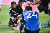 Zbog stravičnog sudara glavama meč Mesijevog Intera je prekinut, kasnije ga je rešio Suarez panenkom (FOTO/VIDEO)