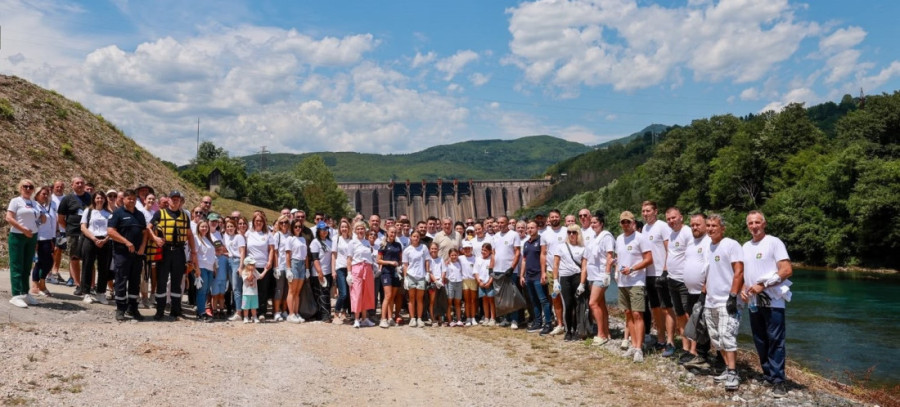 Sara Pavkov sa hiljadama mladih u velikoj akciji! Evo šta su zajedno uradili za Srbiju! (FOTO)