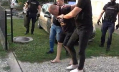 Uhapšen zbog pretnji Vučiću: Snimao se sa velikim nožem i poručio – "odsećiću ti glavu" (VIDEO)