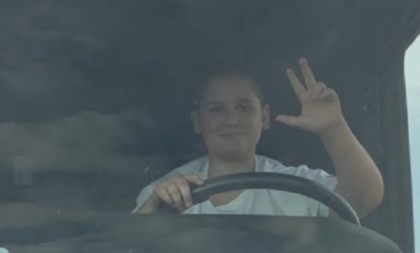 Mali Mihajlo priredio spektakl za Vučića u Banovom Polju: "Hvala na divnom dočeku" VIDEO