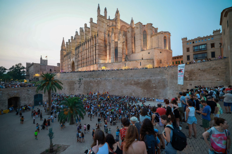 Haos u Palma de Majorci: Policija pucala gumenim mecima na demonstrante, sedmoro povređenih!