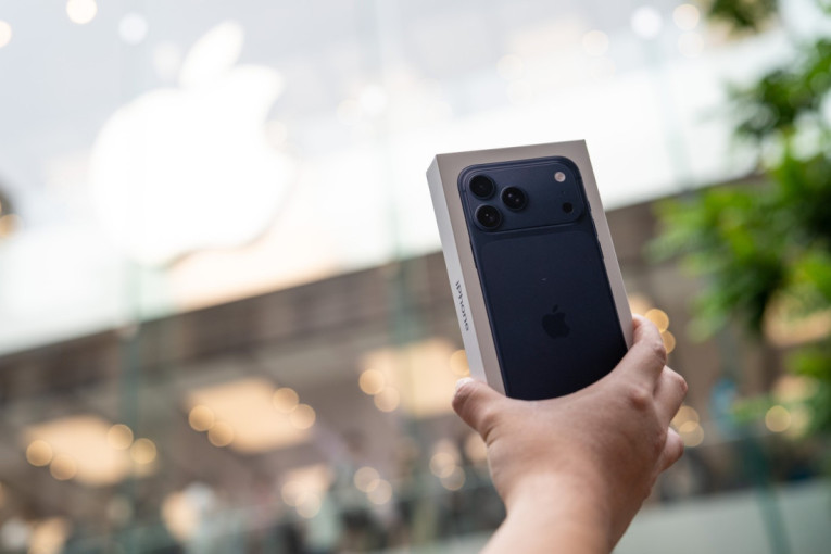 Stižu nove informacije iz Koreje: Apple pokušava da smanji troškove, iPhone 18 Pro Max dobija jeftiniji ekran