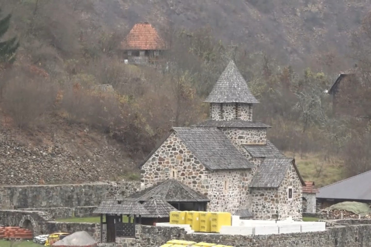 Godinama čekali, sada konačno stižu mašine: Rekonstruiše se put ka manastiru Uvac (FOTO)