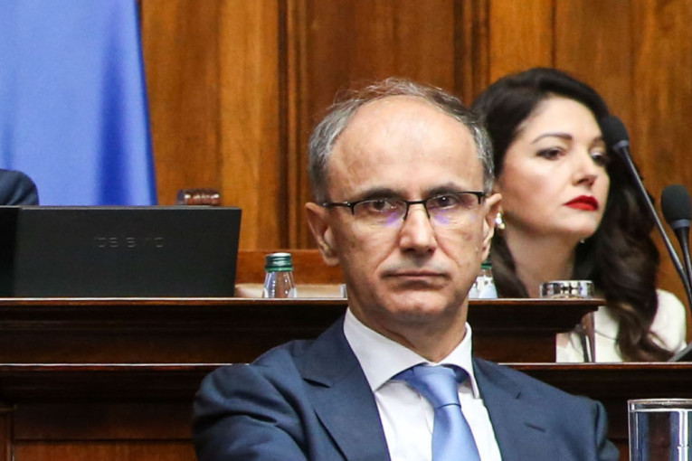 Macut: Vlada zaslužila da joj se izglasa poverenje!