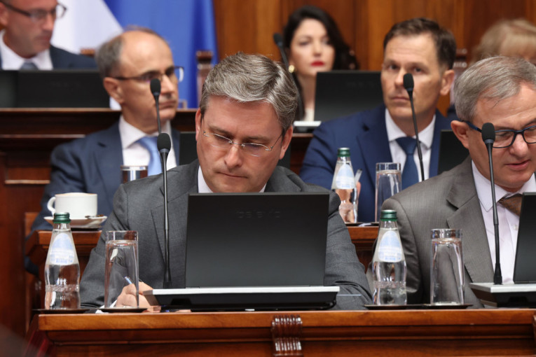 Skupština Srbije: Mali matirao Aleksića činjenicama! Dačić pustio snimak zvučnog topa u SAD!