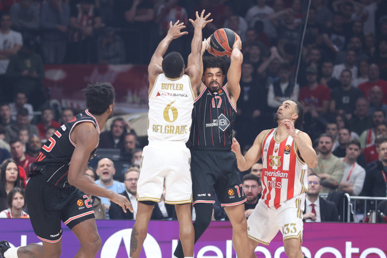 Amerikanac promenio klub: Efes predstavio novog člana!