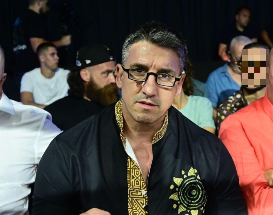 Kristijan se gušio u snu: Skočio iz kreveta i nožem ošišao kosu! (VIDEO)