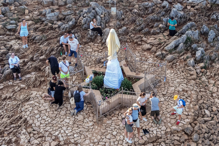 Haos u Međugorju: Serija vandalskih činova uznemirila vernike (FOTO)