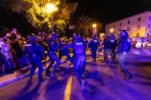 "Više ne možemo da dođemo do plaže": Na Majorki izbili protesti protiv masovnog turizma, policija reagovala silom (VIDEO)