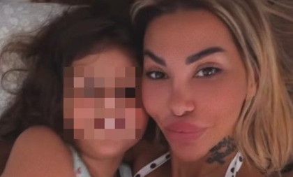 Aneli konačno u zagrljaju ćerke Nore! Isplivale prve fotografije iz Dubrovnika – tu je i brat Ajlin!