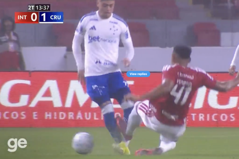Fudbalska kazna kakvu svet nije video! Krvnički povredio rivala, pa dobio suspenziju sve dok se njegova žrtva ne vrati na teren! (VIDEO)