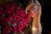 Bojana Lazić proslavila 40.  rođendan: Voditeljka zablistala u uskoj haljini, dekolte puca (FOTO)