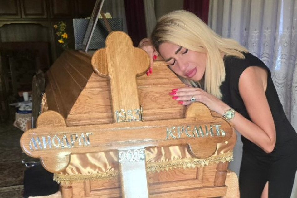 Jovana Jeremić ušla u sobu pokojnog oca i slomila se na komade: "To sebi ne mogu da oprostim..."