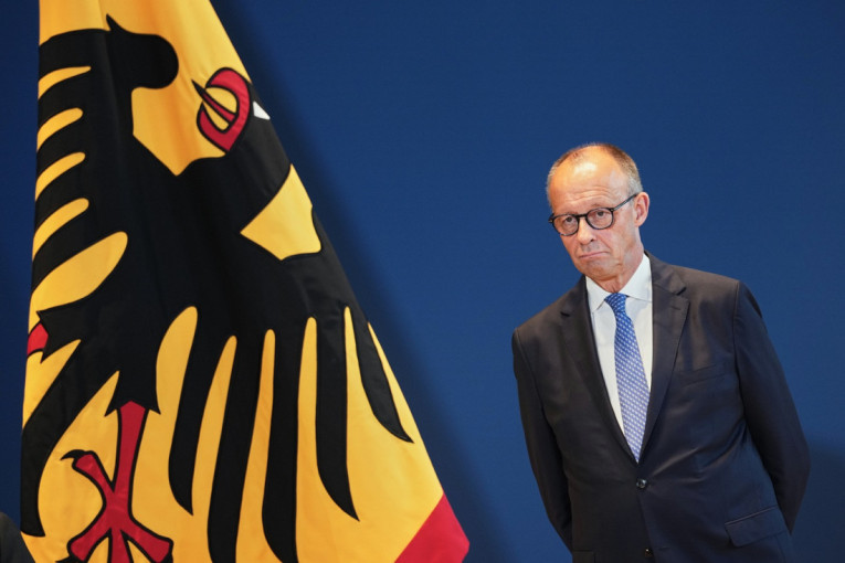 Merc se vratio sa odmora, a čeka ga paklena jesen! Nemcima spremaju teške rezove, AfD im diše za vratom