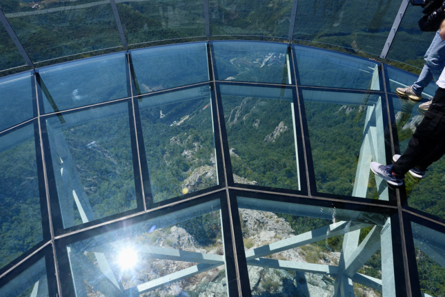 Kablar postao hit među turistima: Hiljade već posetile novi vidikovac, a ulaz je još uvek besplatan!