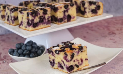Recept dana: Osvežavajući kolač sa borovnicama koji će postati vaš omiljeni desert ovog leta