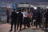 Migranti pokušali upad u drugi španski grad u Africi! Policija masu rasteriavala suzavcem, Melilja na ivici haosa (VIDEO)