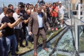 Blokaderi potpuno pukli: Montiraju fotografije da je stakleni vidikovac na Kablaru pukao!