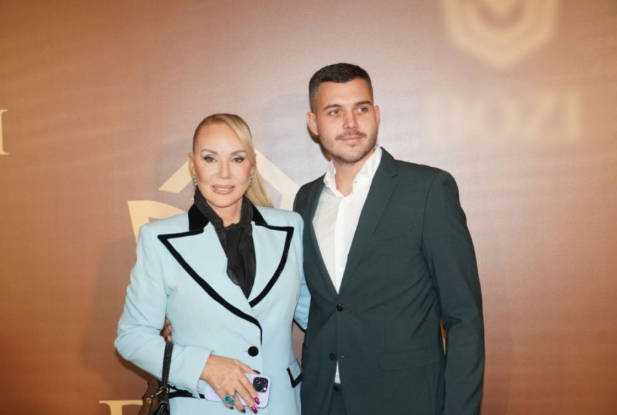 Ovo je nova devojka Orlanda Bluma! Od njega je mlađa 21 godinu, a evo i čime se bavi (FOTO)