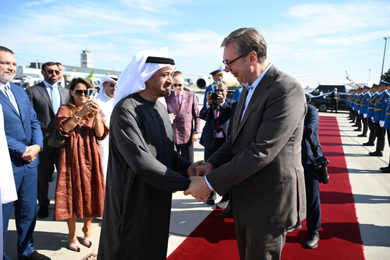 Vučić ispratio Bin Zajeda iz Beograda: Ova poseta otvara novo poglavlje u odnosima Srbije i UAE (FOTO/VIDEO)