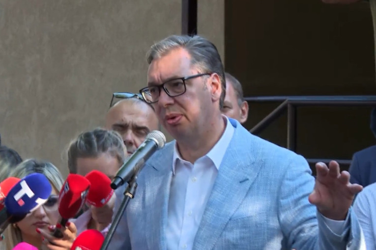 Predsednik Srbije obilazi jugoistok Srbije: Prve stanice Knjaževac i Svrljig