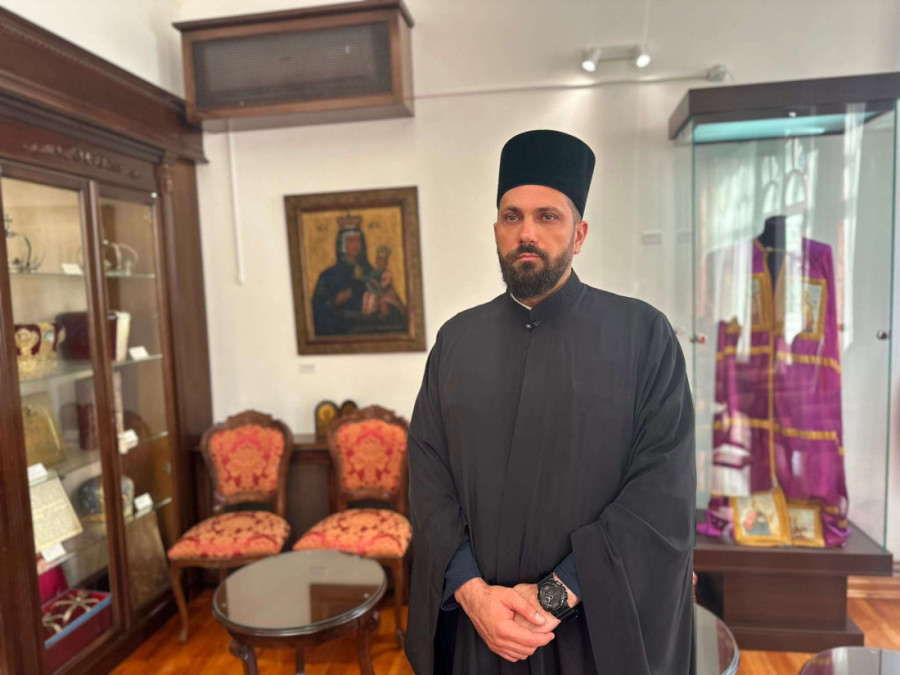 Nesvakidašnja priča iz Čačka: Retko izdanje Miroslavljevog jevanđelja stavili u kamion za otpad, sveštenik ga odbranio telom! (FOTO)